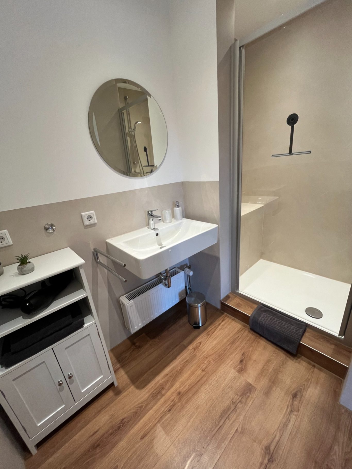 Badezimmer mit Dusche